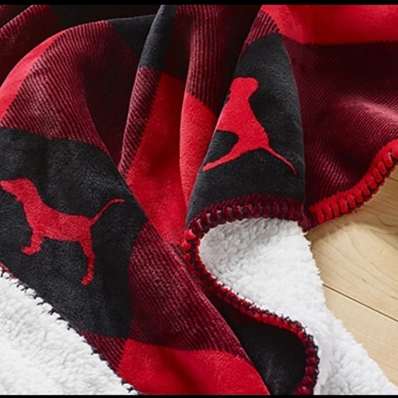 PINK Victoria's Secret Other - Pink NWT SUPER SOFT BLANKET